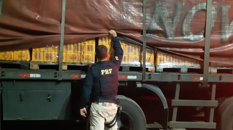 PRF recupera carreta roubada libera motorista sequestrado em Macaíba