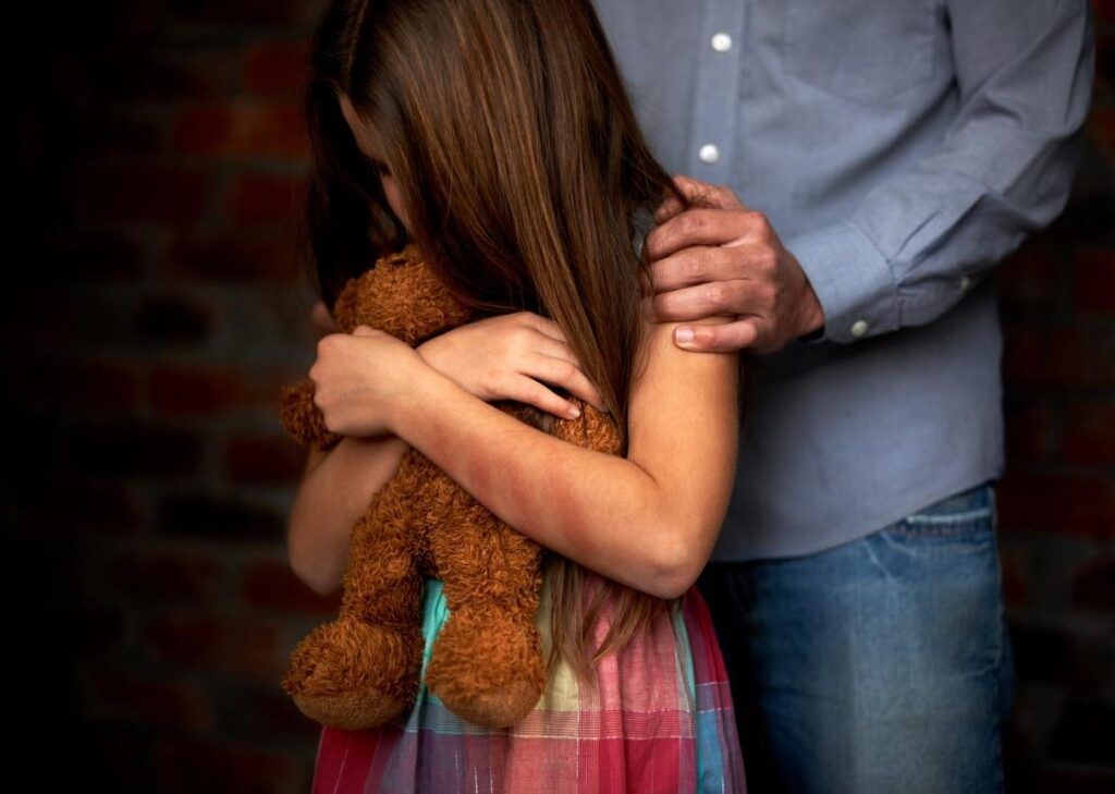 Infância roubada como reconhecer uma criança que está sofrendo abuso sexual