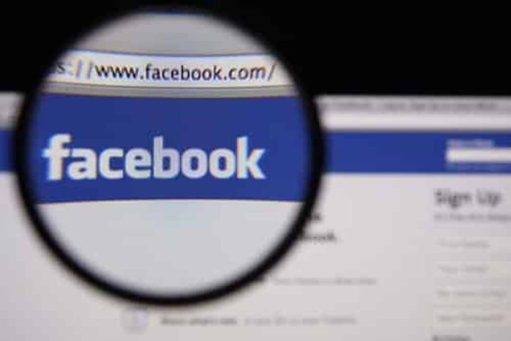 Mulher deve pagar R$ 3 mil por postagem ofensiva no Facebook