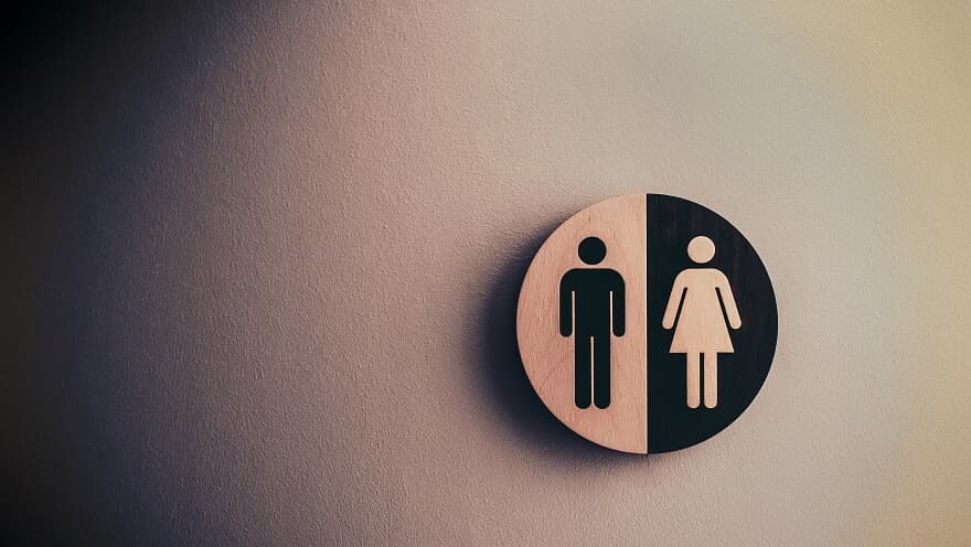 Trans será indenizada em R$ 12 mil após ser impedida de usar banheiro feminino em Natal