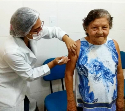 covid-19 Natal inicia vacinação de idosos institucionalizados