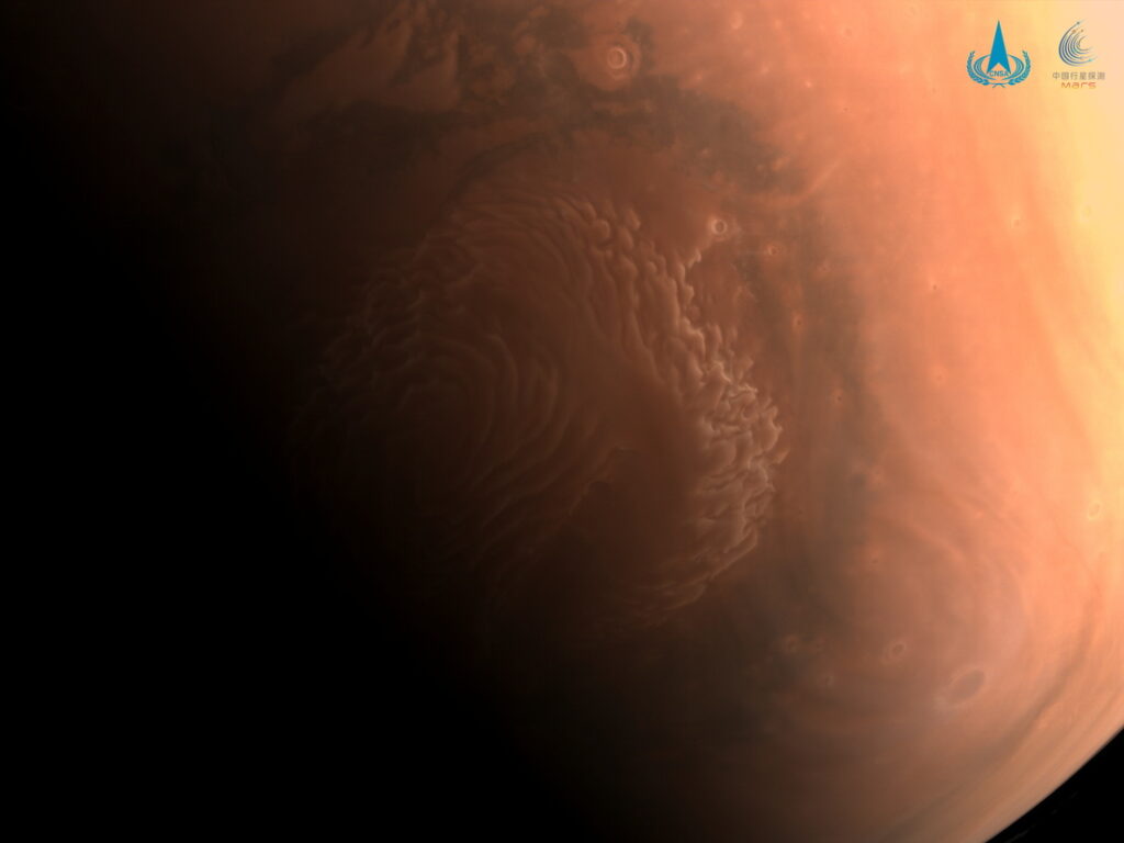 China revela novas imagens de Marte capturadas por sonda Tianwen-1.jpg