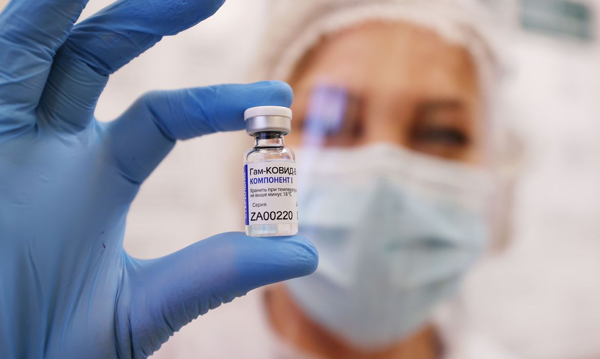 Governadores do Nordeste pagarão mais barato por vacina russa
