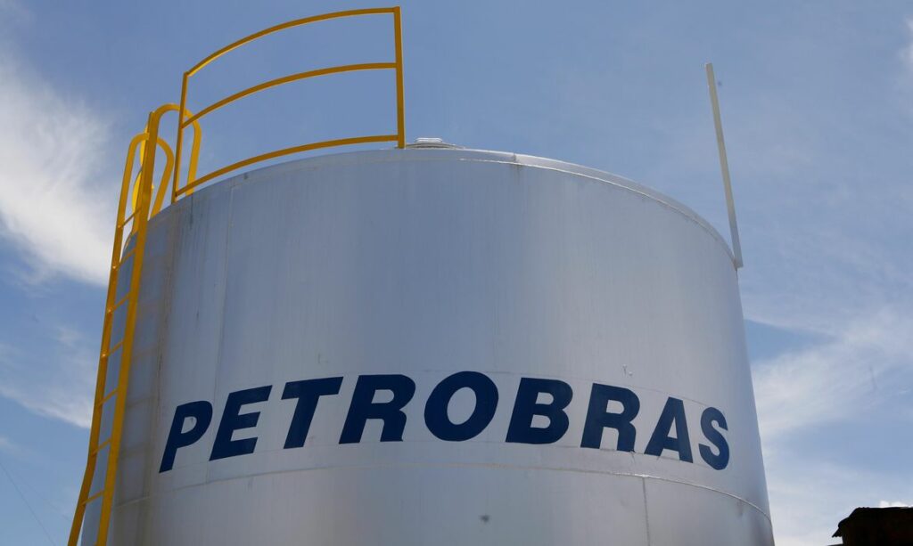 Petrobras reduz preço da gasolina a partir de hoje nas refinarias