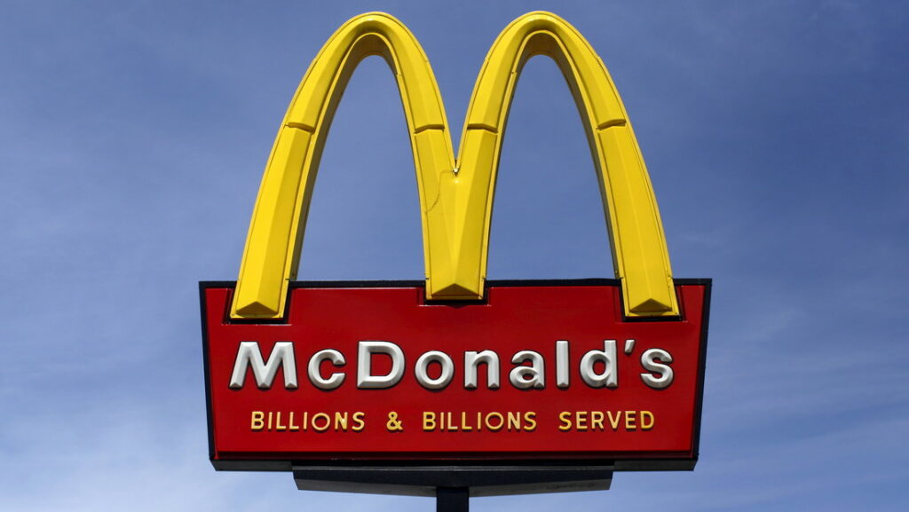 Funcionários de uma loja do McDonald's pedem demissão ao mesmo tempo e restaurante é 'forçado a fechar'