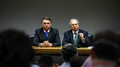 Bolsonaro diz que teremos novos reajustes no preço dos combustíveis