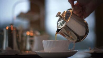 Tomar café ou chá reduz o risco de acidente vascular cerebral e demência