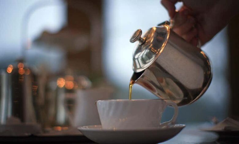 Tomar café ou chá reduz o risco de acidente vascular cerebral e demência
