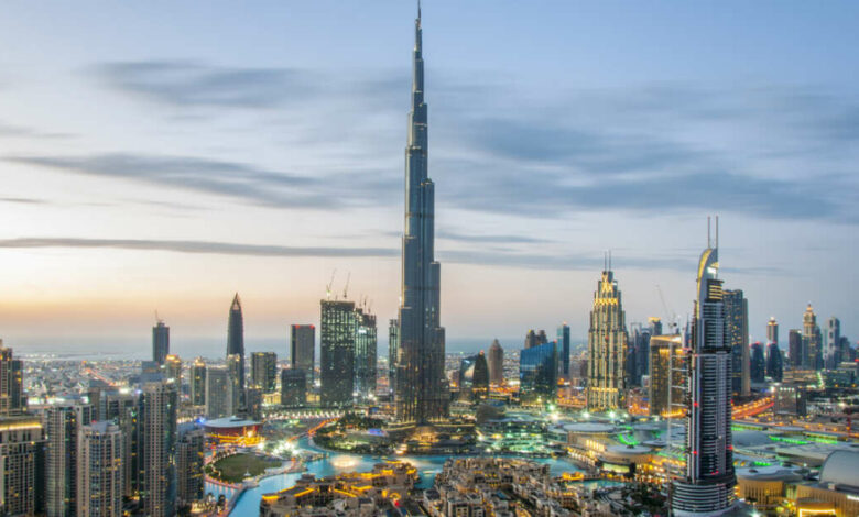 Emirados Árabes Unidos adota semana de trabalho de quatro dias e meio