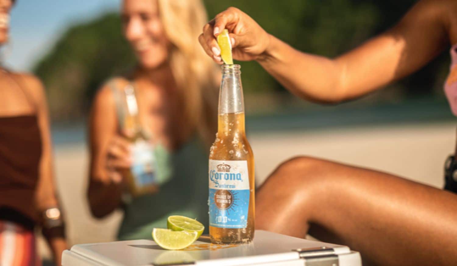 Corona Sunbrew Corona lança primeira cerveja sem álcool e com vitamina D do mundo