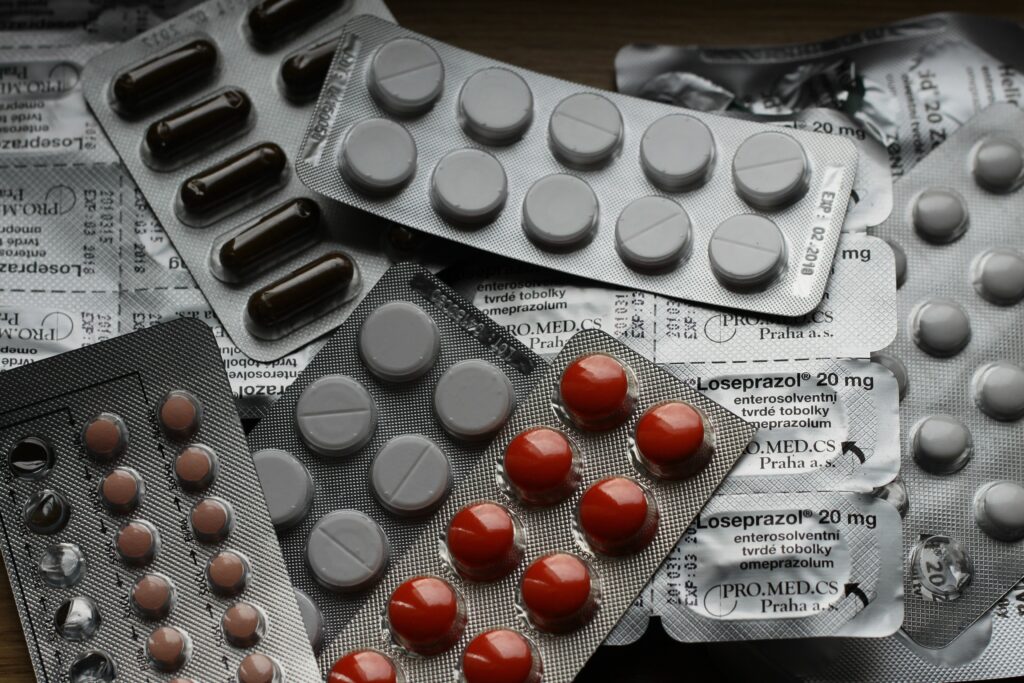 Nova onda de síndromes gripais aumenta busca por medicamentos nas farmácias