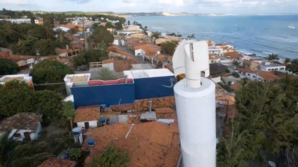 Em Pipa, TIM ativa primeira antena com energia eólica do Brasil