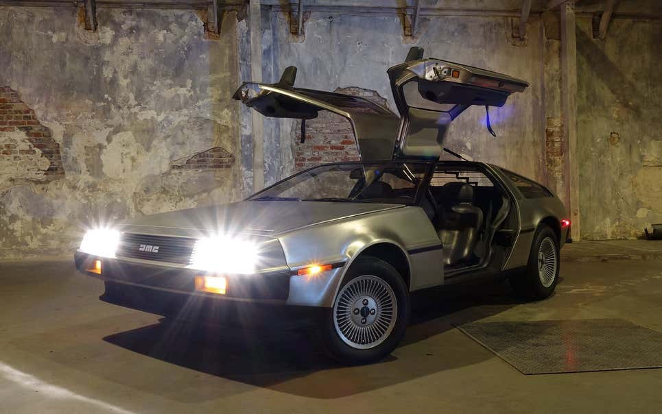 O mítico DeLorean vai retornar como um carro elétrico