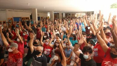 Professores estaduais rejeitam nova proposta e seguem com a greve