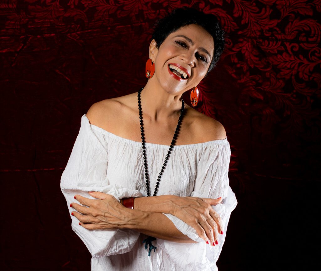 Show Sacrário da cantora Valéria Oliveira acontece no Parque das Dunas