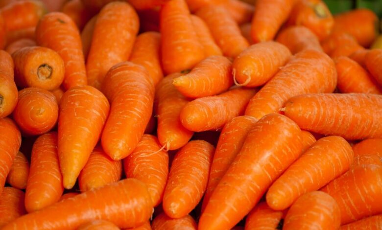 Alface, cenoura e tomate estão em média 108% mais caros