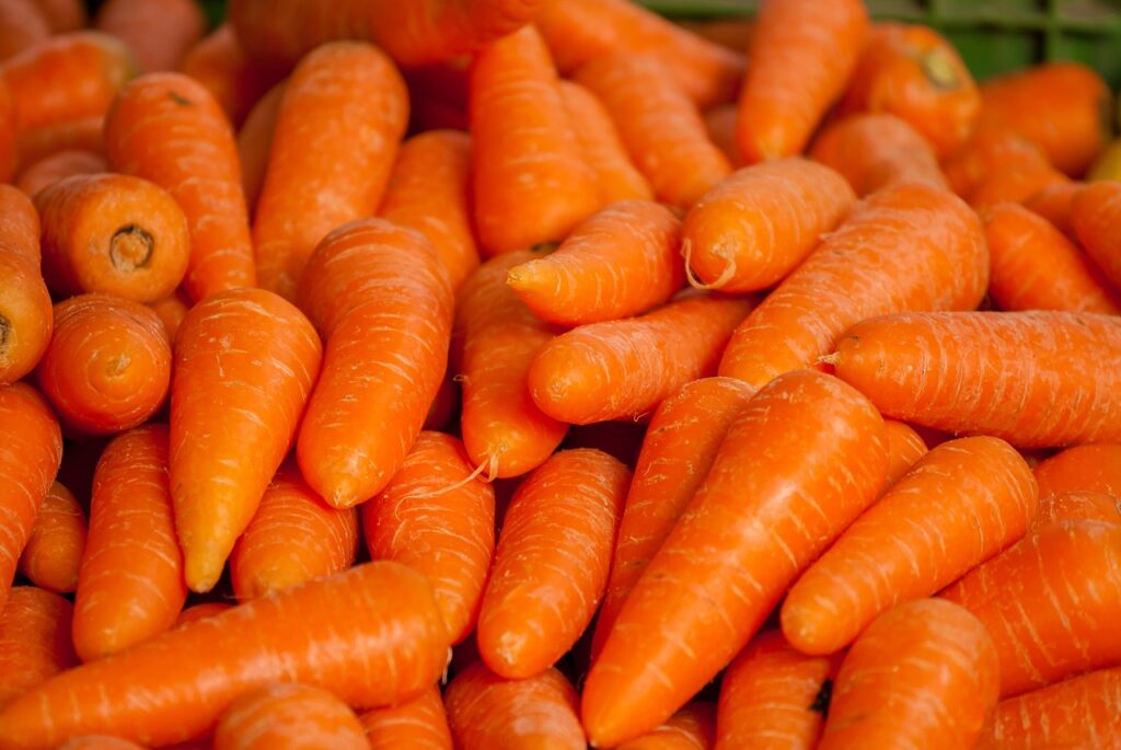 Alface, cenoura e tomate estão em média 108% mais caros