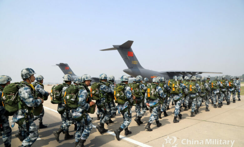 China diz que 'não vai hesitar' em iniciar uma guerra por Taiwan
