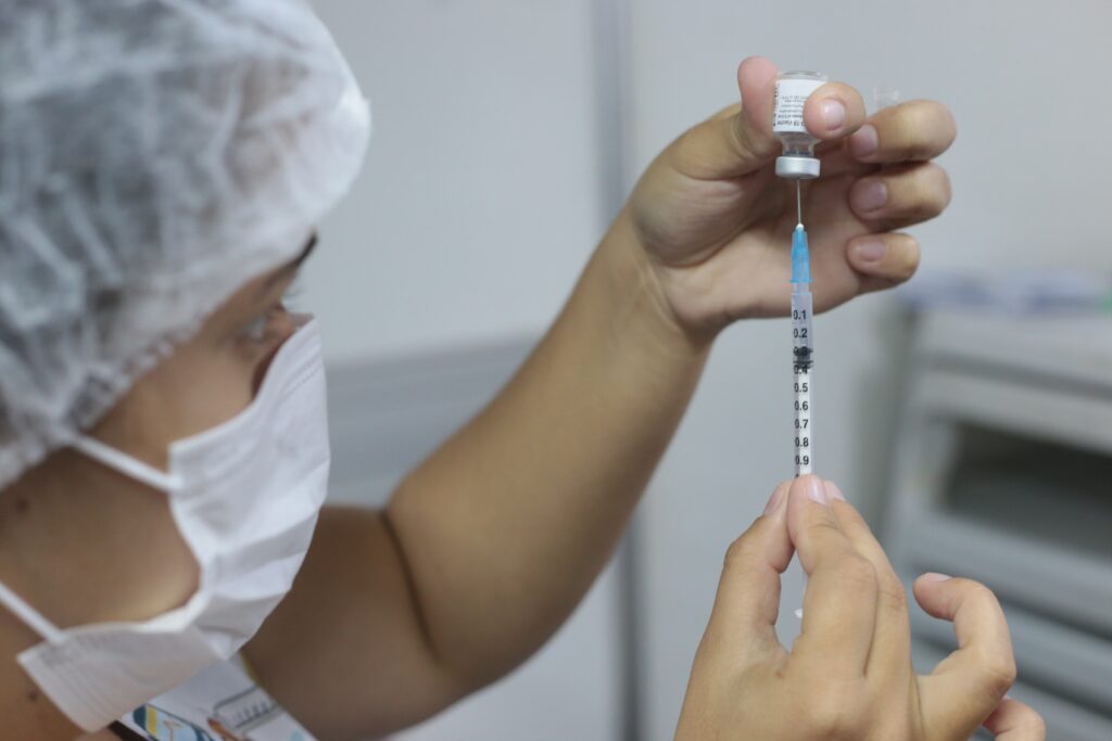 Covid Natal começa a aplicar 4ª dose da vacina em pessoas a partir de 40 anos