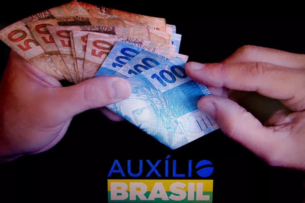 Consignado-do-Auxílio-Brasil-cobra-_juros-de-agiotagem__-diz-analista