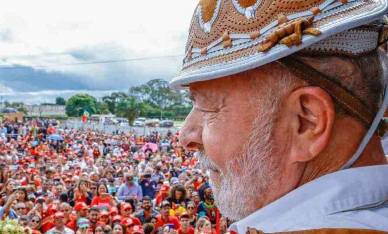 Lula provoca Bolsonaro 'Vai precisar ter humildade e me entregar a faixa'