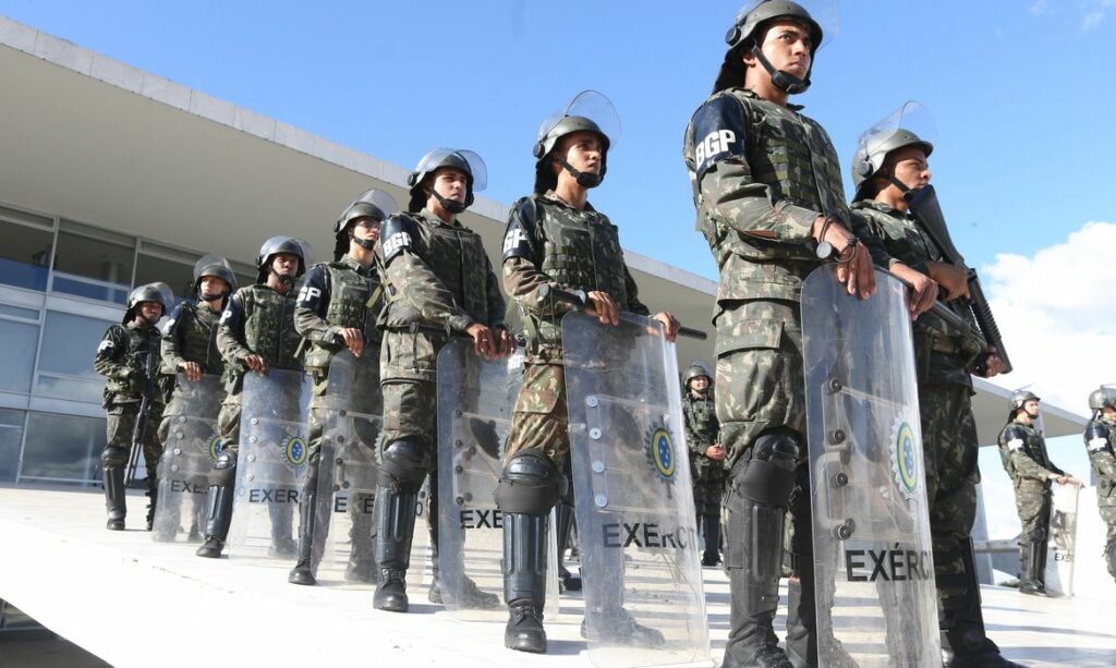 Forças Armadas declaram apoio ‘irrestrito’ à democracia