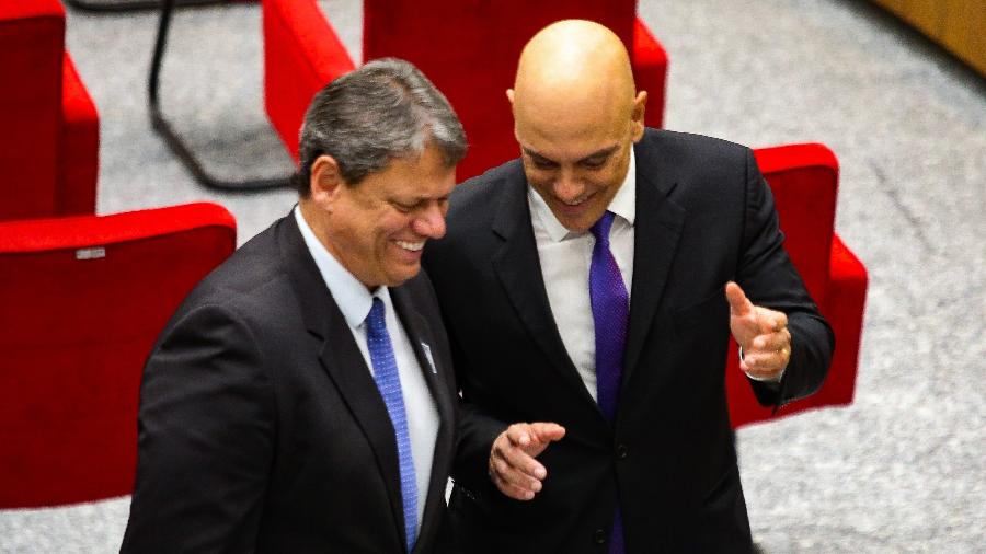 Após negar ser 'bolsonarista', Tarcísio aparece aos risos com Alexandre de Moraes