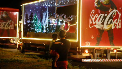 Caravana de Natal da Coca-Cola caminhões iluminados chegam ao RN