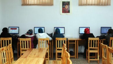 Talibã proíbe ensino universitário para mulheres no Afeganistão