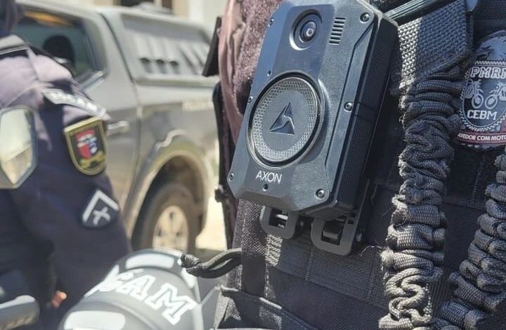 Policiais militares do RN começam a usar câmeras portáteis no fardamento para registrar ocorrências