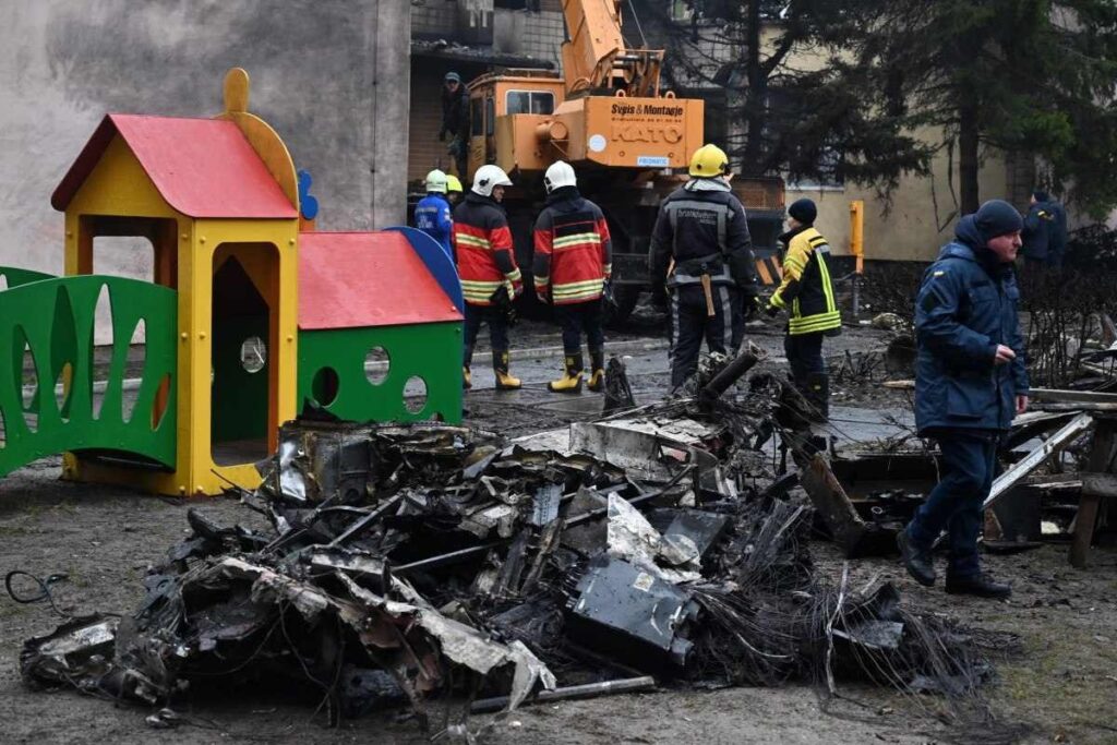 Ucrânia: helicóptero cai próximo a creche e mata crianças e ministro
