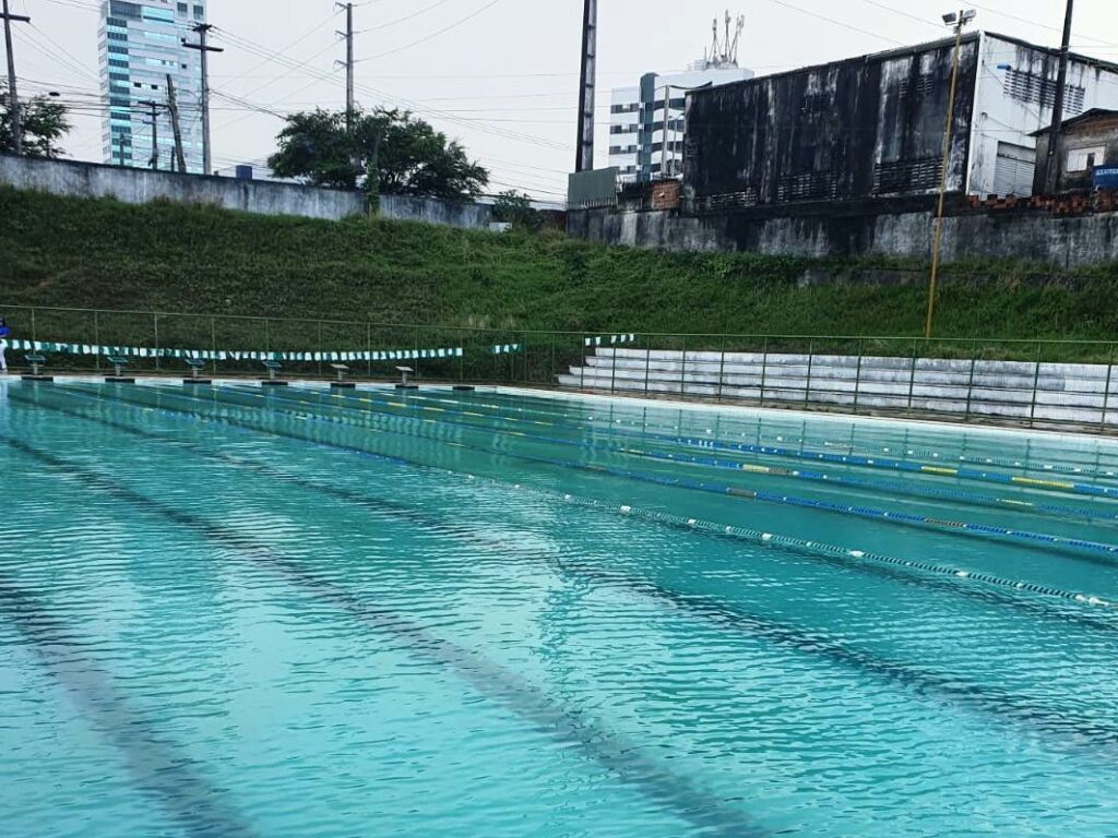 Aulas gratuitas de natação para alunos da rede pública do RN