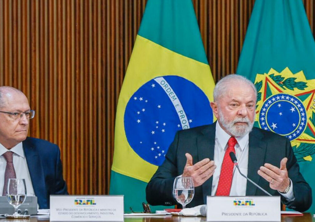 Lula cogita isenção fiscal para setor automobilístico