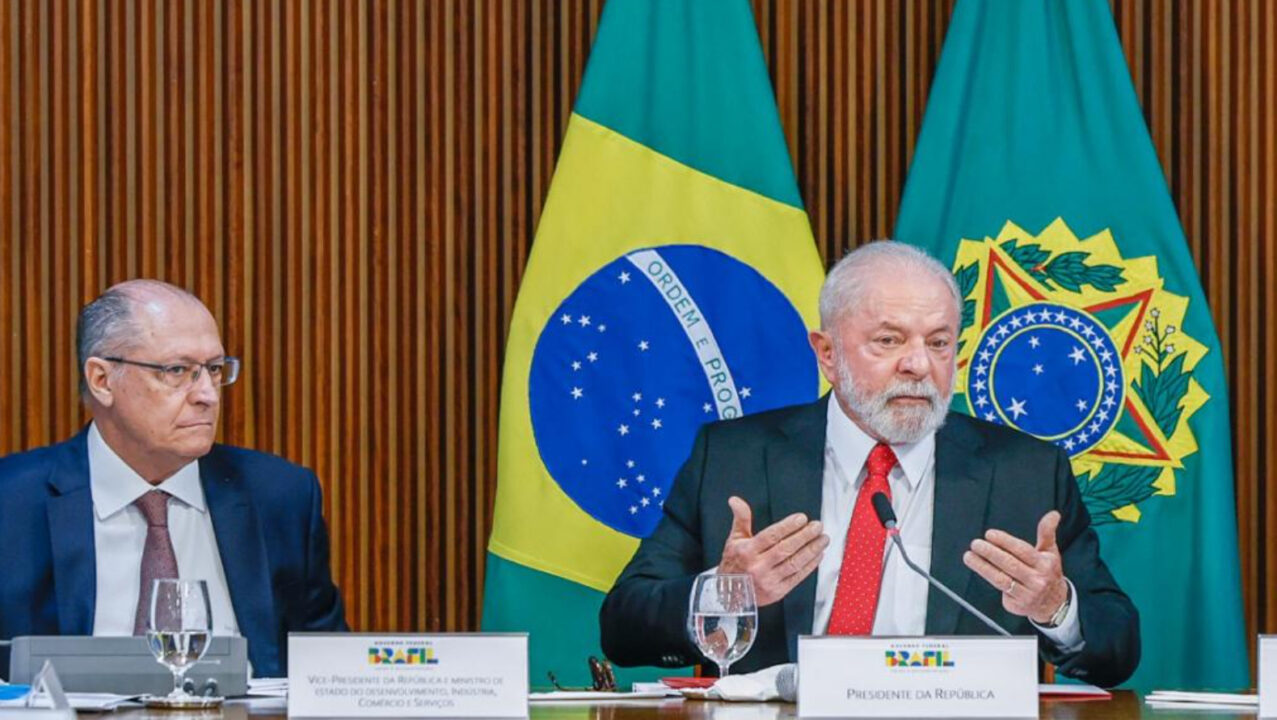 Lula cogita isenção fiscal para setor automobilístico