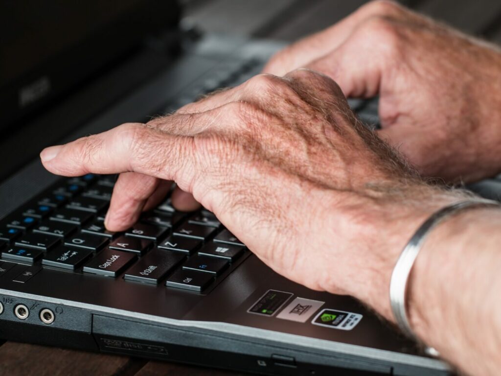 Protegendo os idosos de fraudes financeiras: O problema do Phishing e como combatê-lo