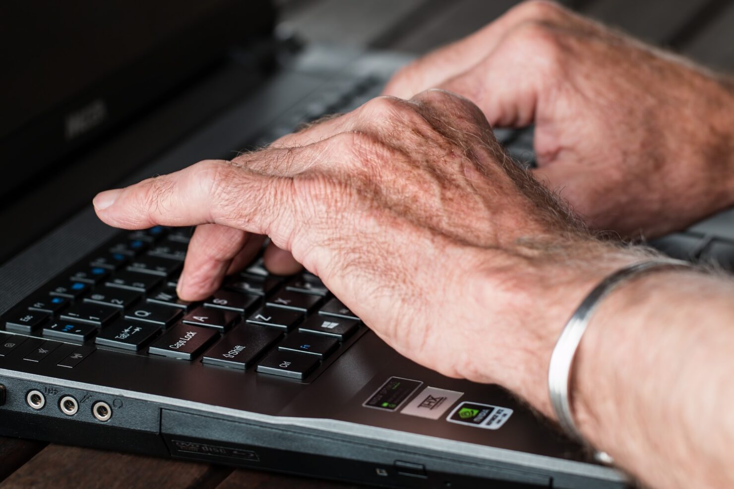 Protegendo os idosos de fraudes financeiras: O problema do Phishing e como combatê-lo