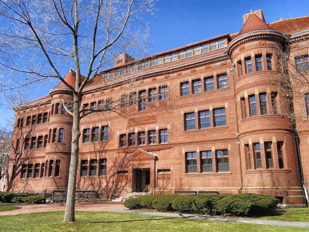 Harvard é considerada uma das melhores universidades do mundo (Foto: Pixabay)