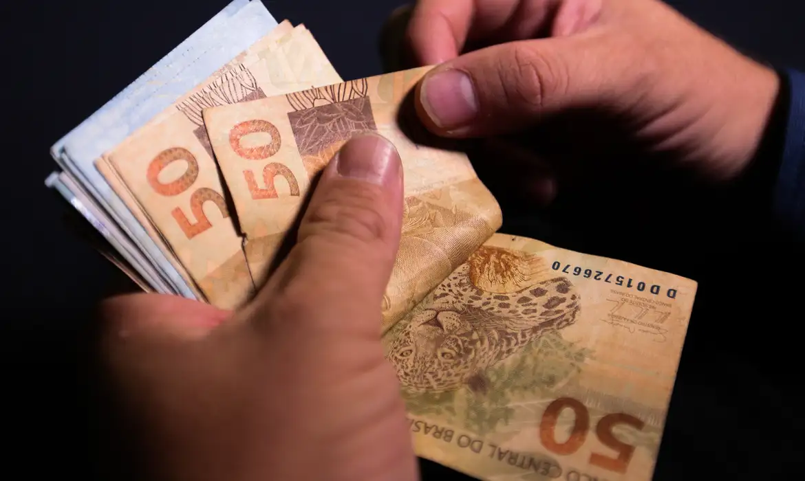 Trabalhadores já poderão receber o Abono Salarial referente a 2022 - (Foto: Marcelo Casal Jr / Agência Brasil)