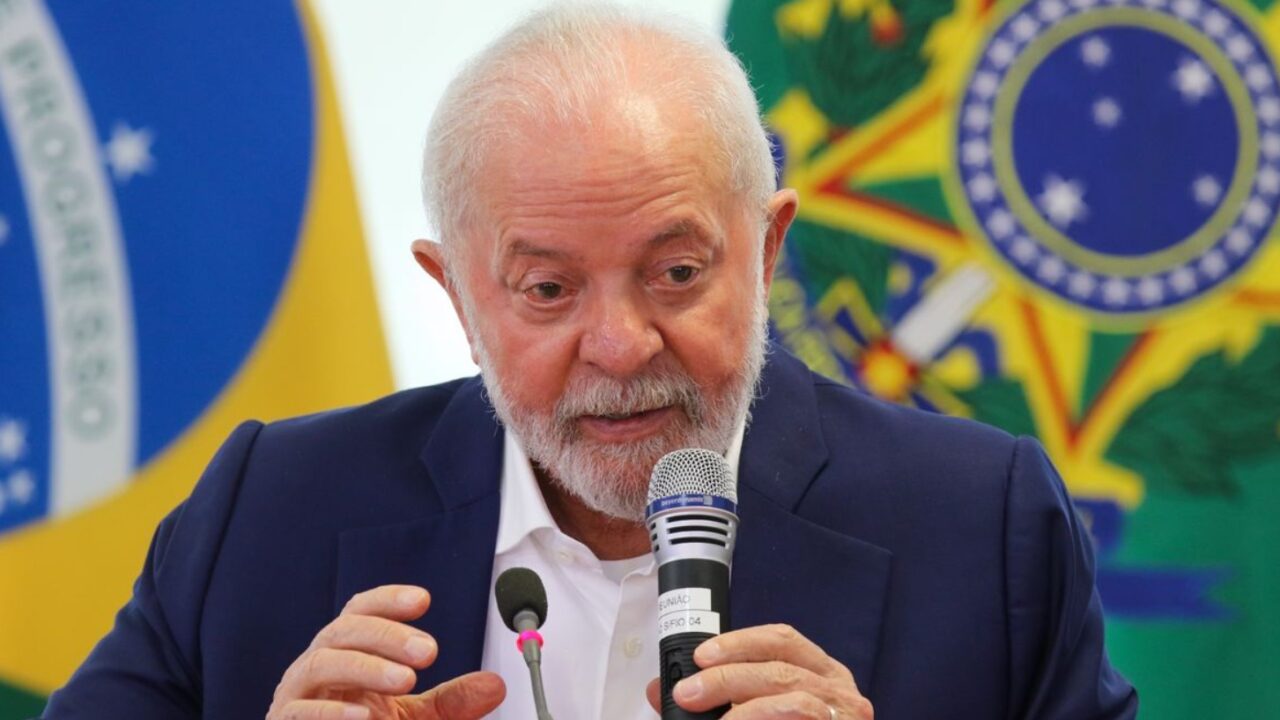 Lula impõe sigilo de 100 anos a mais de 1,3 mil documentos