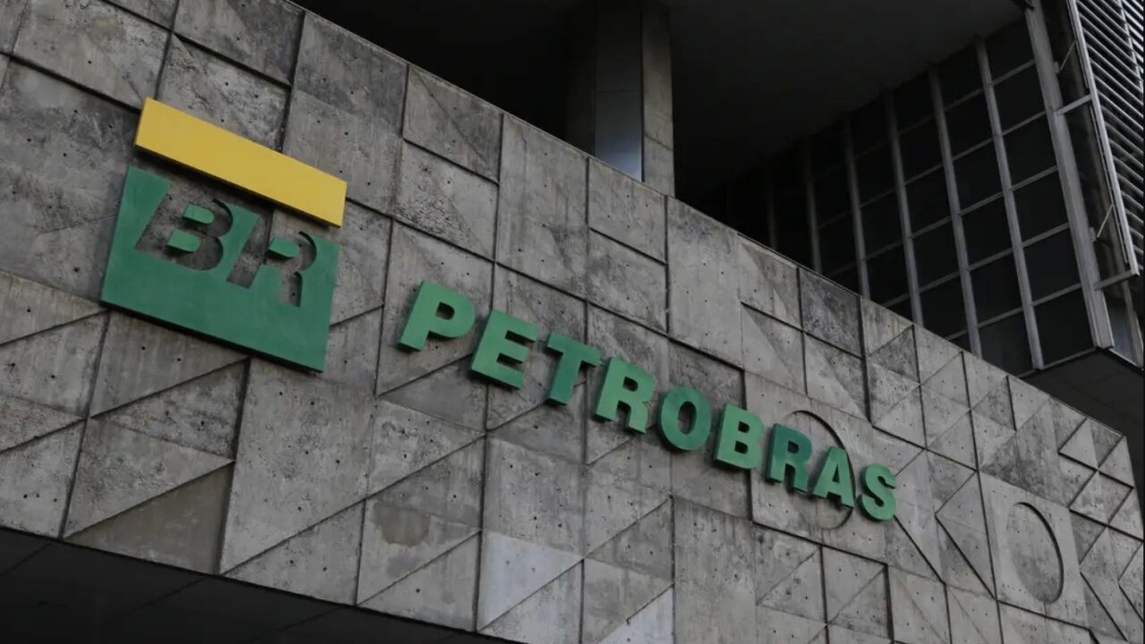 Com a reação negativa do mercado pela decisão da Petrobras em não pagar os dividendos extras, o grande questionamento que fica é: quais as implicações legais dessa decisão? (Foto: Fernando Frazão / Agência Brasil)
