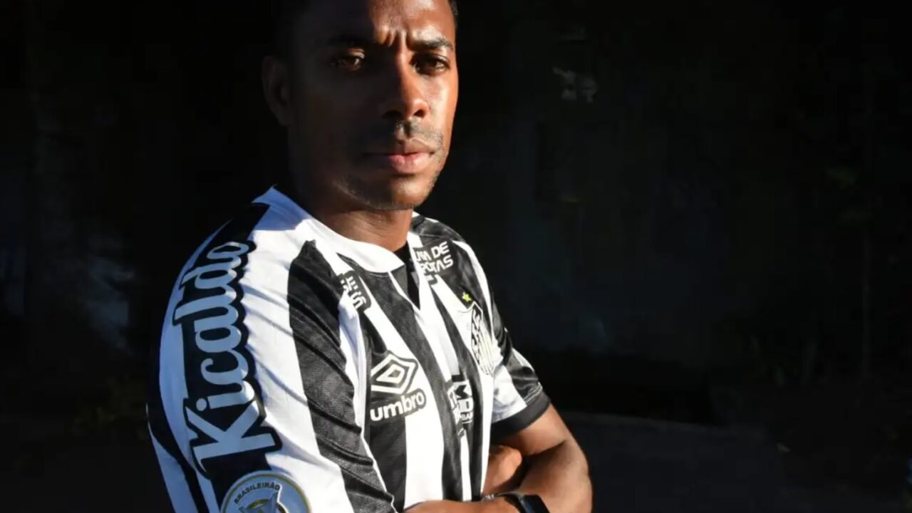 Robinho passa noite na cadeia e ficará uma semana em cela separada (Foto: Divulgação / Santos FC)