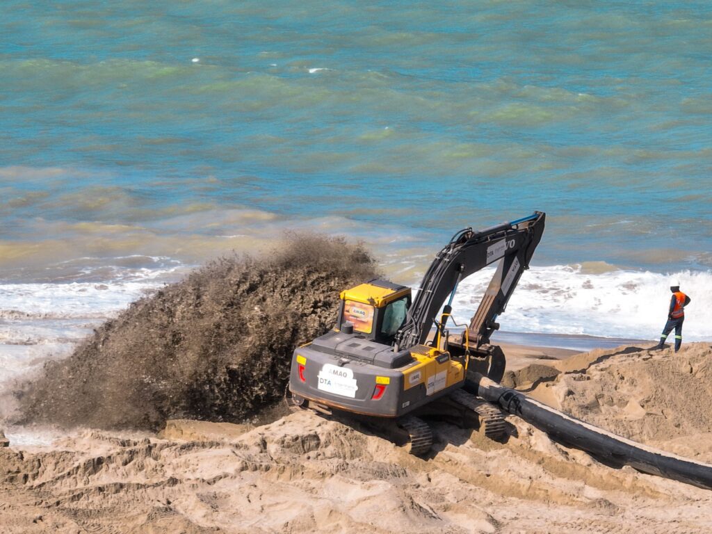 Engorda da praia de Ponta Negra ja altera paisagem da orla