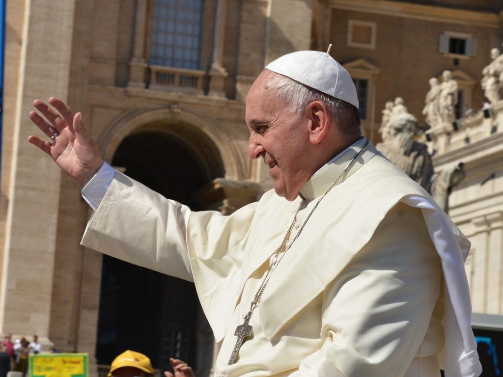 Papa Francisco diz que medicos que realizam abortos agem como sicarios