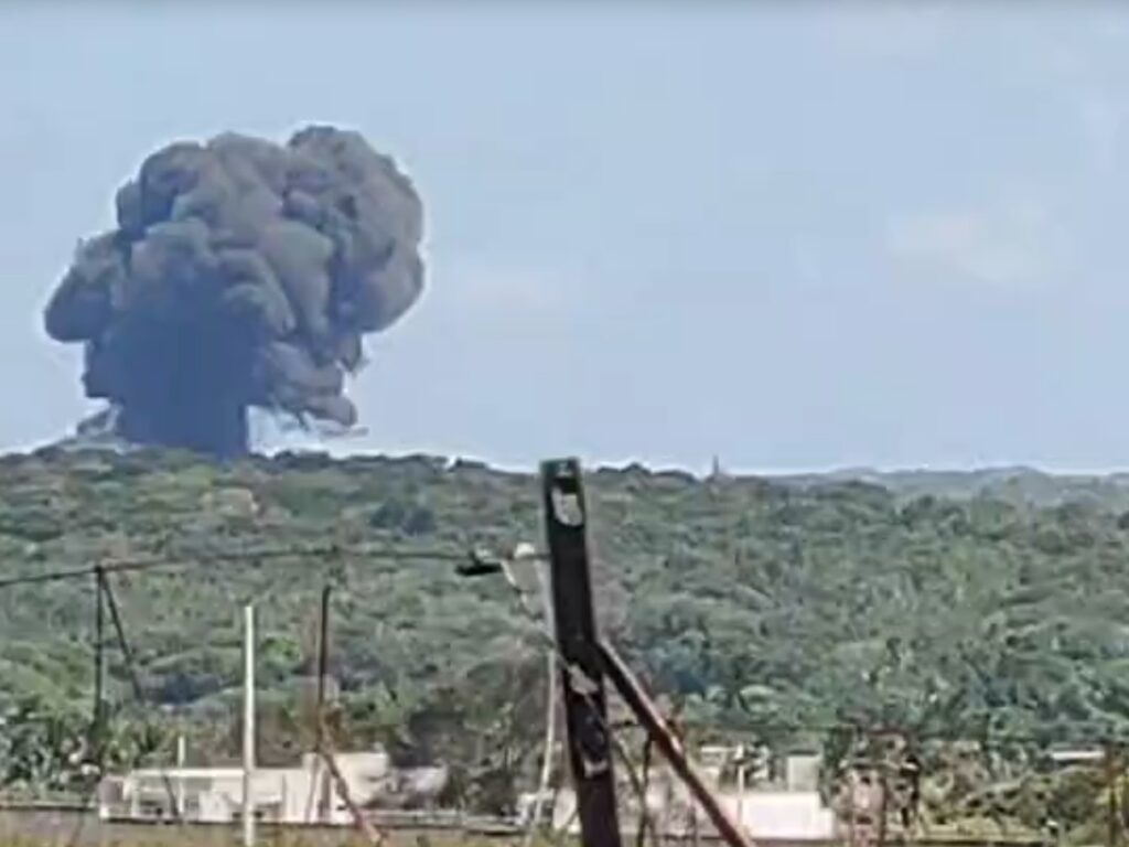 Caca da Forca Aerea Brasileira cai proximo a area residencial de Parnamirim