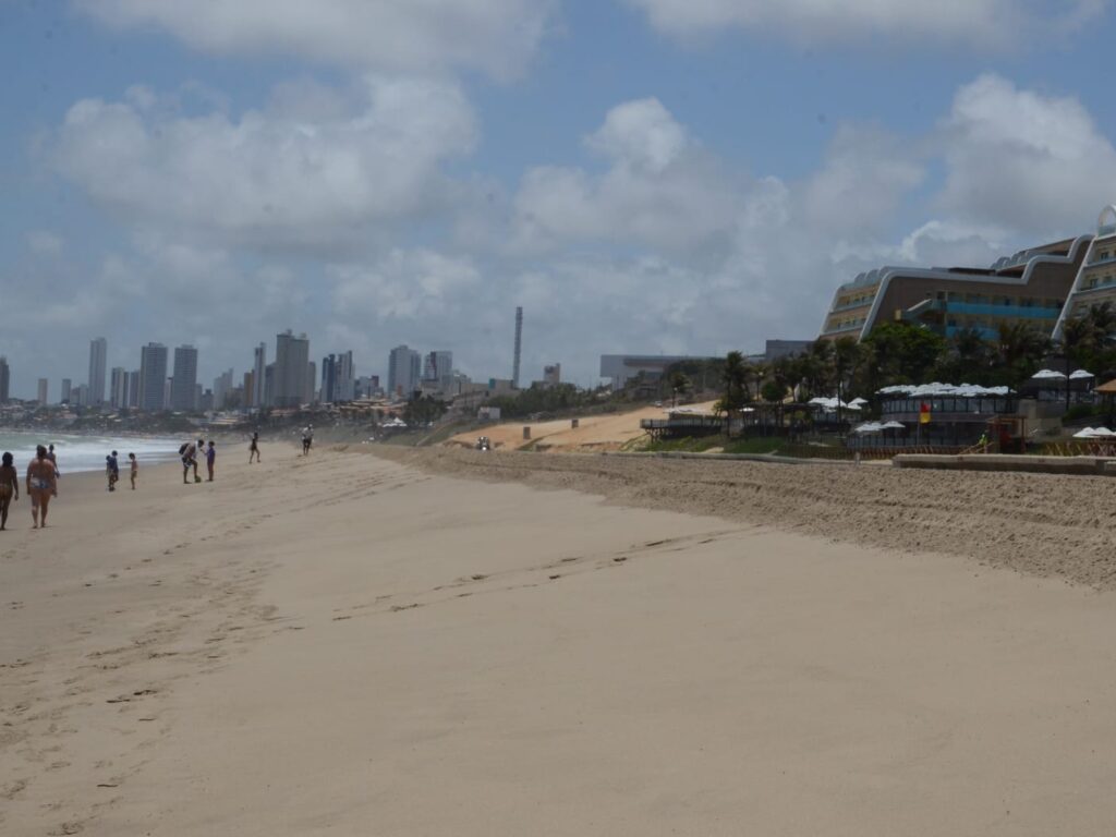 Trecho da engorda na Praia de Ponta Negra e liberado para banhistas