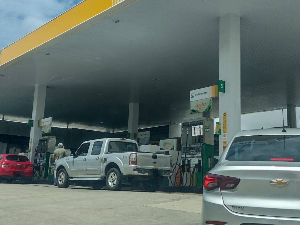 Preço médio da gasolina comum chega a R$ 6,56 em Natal